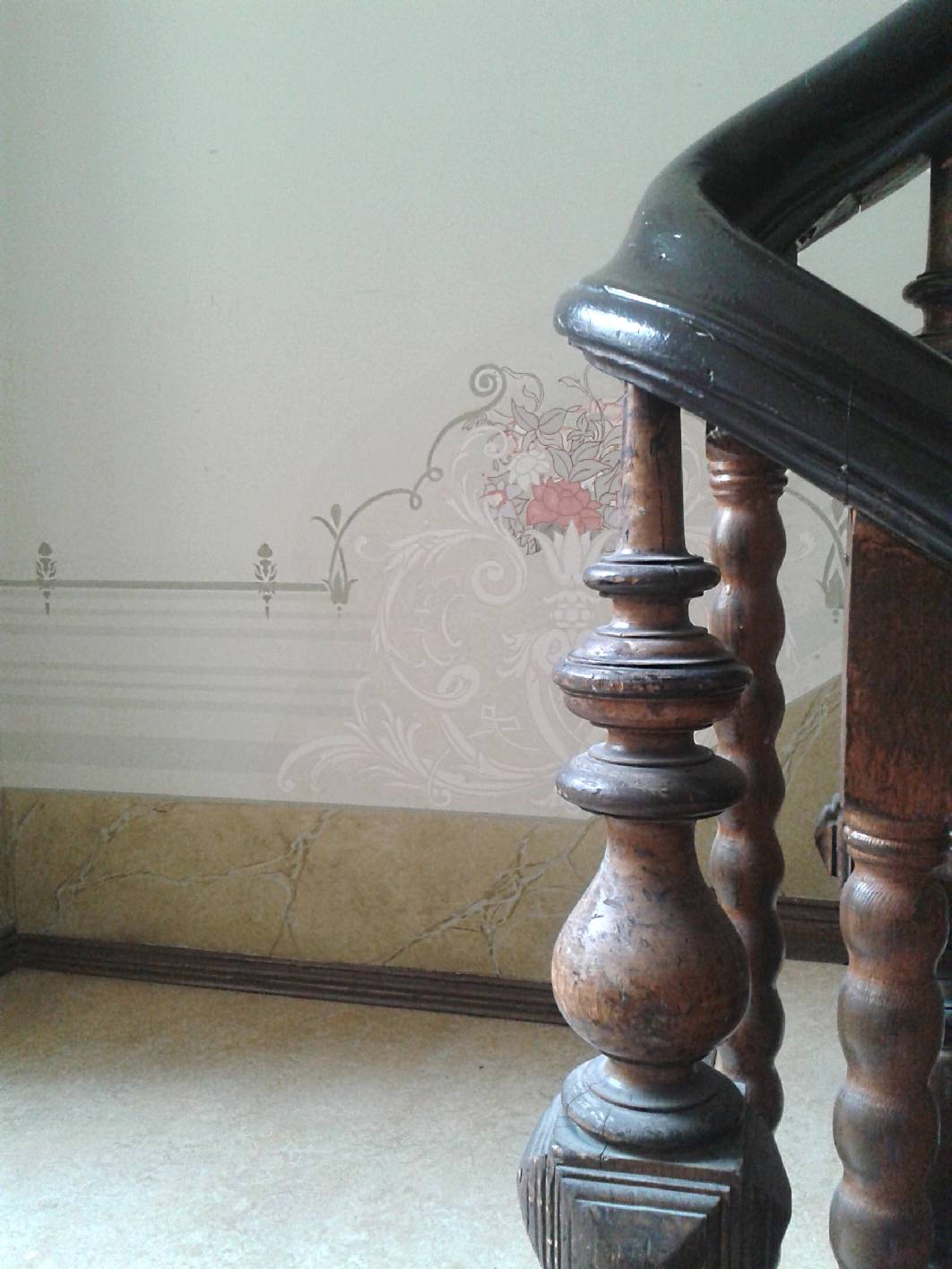 Kalkspachtel, Spachteltechnik, Schablonentechnik, Jugendstil  Treppenhaus, Treppenhaus Berlin, Gründerzeit Treppenhaus Berlin, Malerarbeiten Berlin, Restaurierung Berlin, Schablonen, Lasur, Lasuren, Kreuzberg